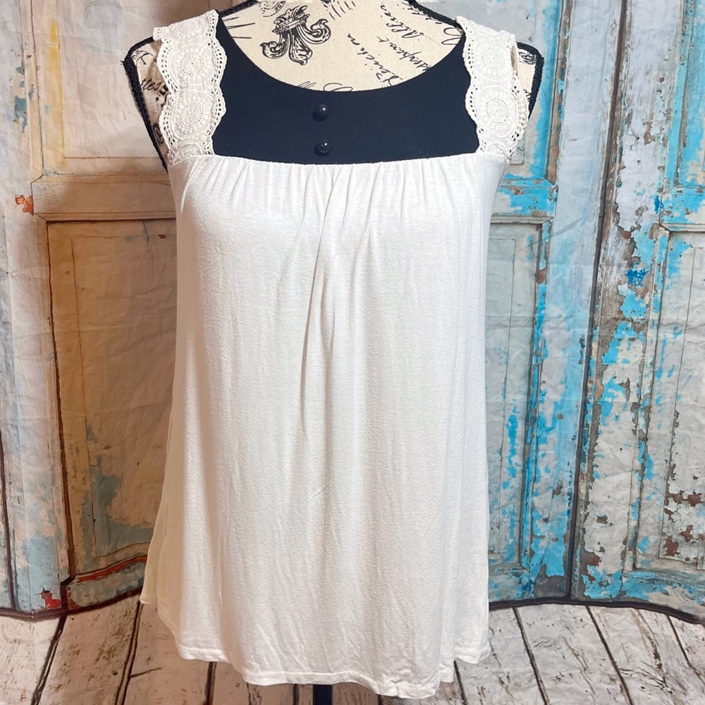 ⭐️3 for $11 ⭐️ 5 for $20⭐️ women's sleeveless top from 579